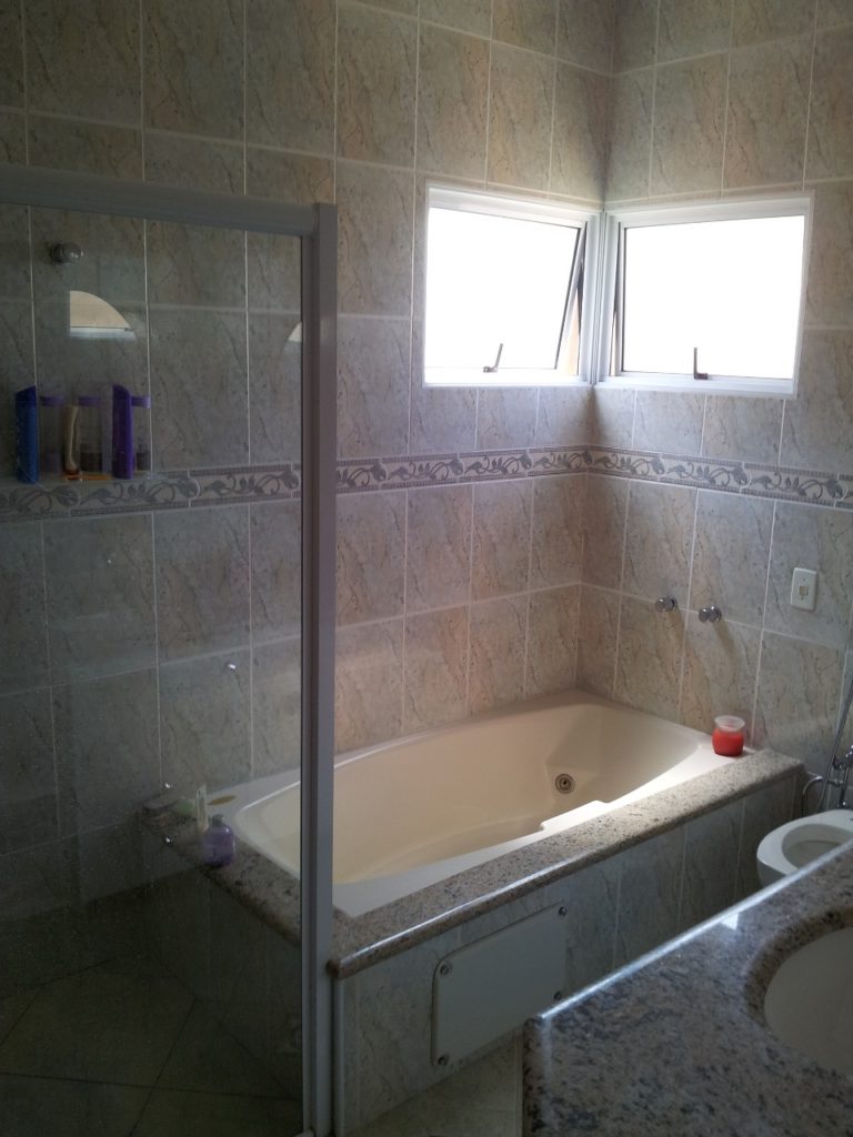 6de5873c-25e3-4353-bc7e-e3fc61ac717e-1