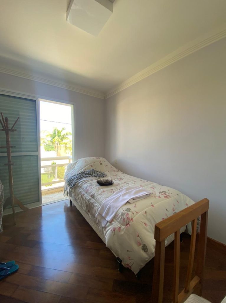 e4e3f9b5-22fc-4dab-8cea-04801b313a11