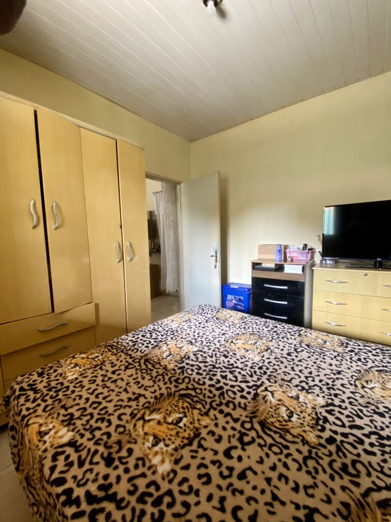 4A0458F4-8089-437E-8A3C-493A32E5BD84