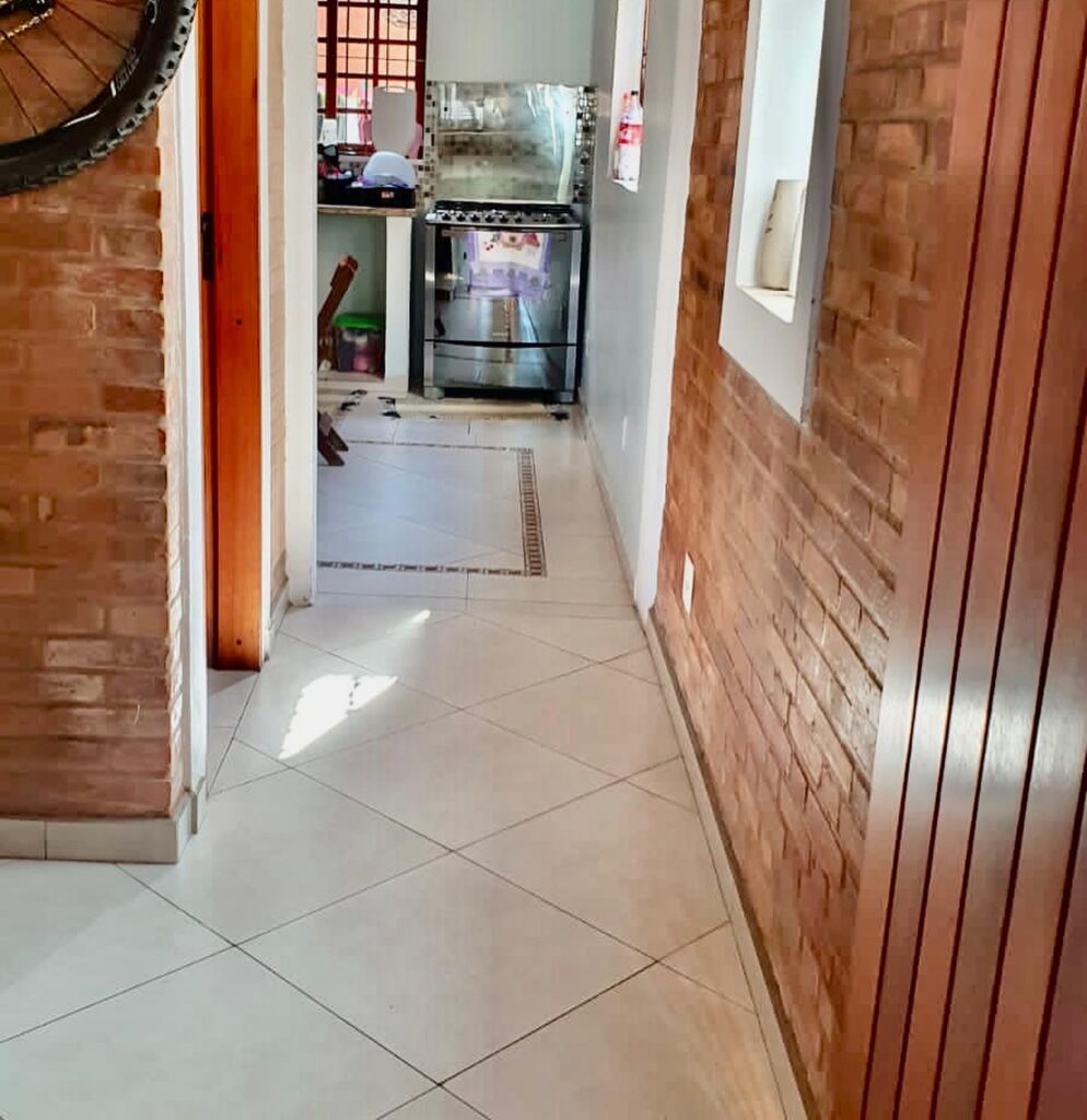 1EF05772-5700-4506-BD37-9784E08B23A3