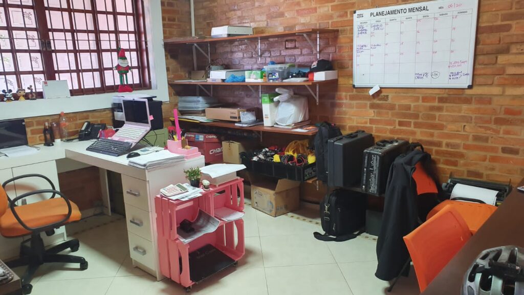 2209AA13-3A3F-4D2F-8CDF-E8017358ADA1