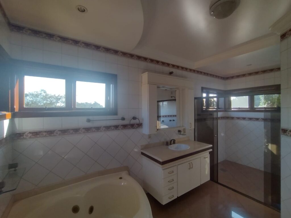 79fff8a3-77cc-415a-85d1-2ac050d9b653