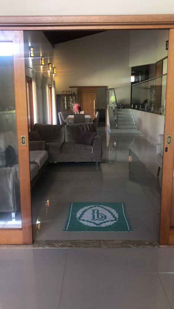 c6ec9cb4-7efd-4aad-880f-81ca8b77b38b