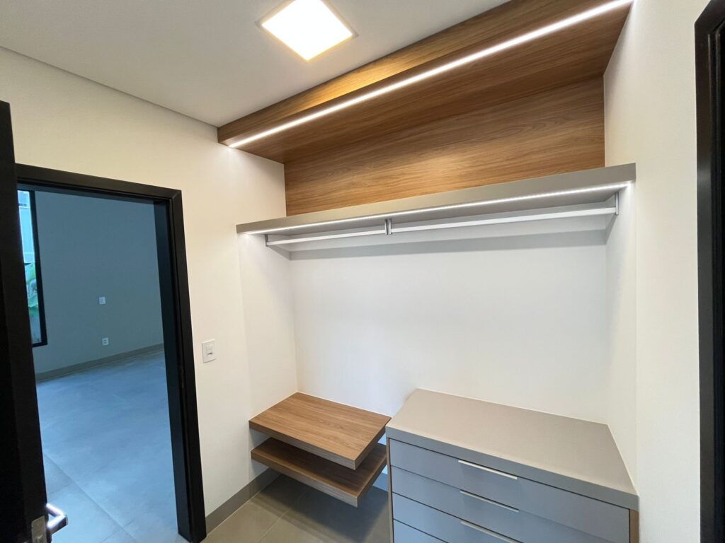 056d24c9-805c-4d35-b7e6-0f51090bffdf