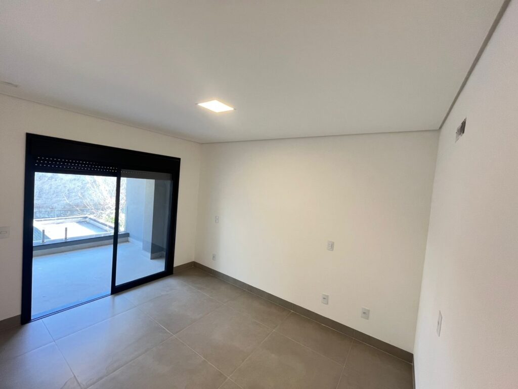 e5527a87-c7d6-4427-b99c-e3ea8a97a750