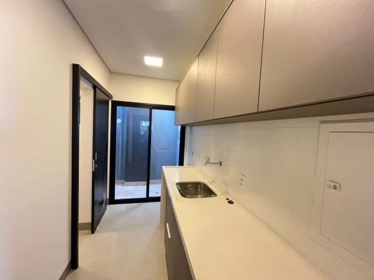 f39f1d35-05c1-4355-bf02-416029fba5d8